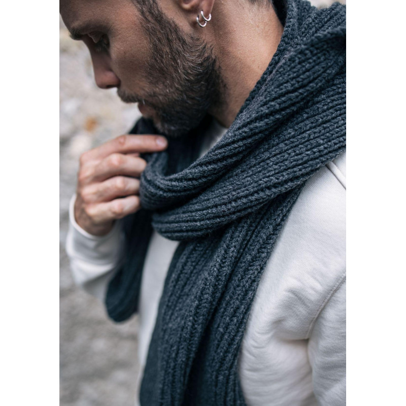 21ah-echarpe-homme-chanterelle-anthracite-made-in-france-recycle-1 21ah-echarpe-homme-chanterelle-anthracite-made-in-france-recycle-1
