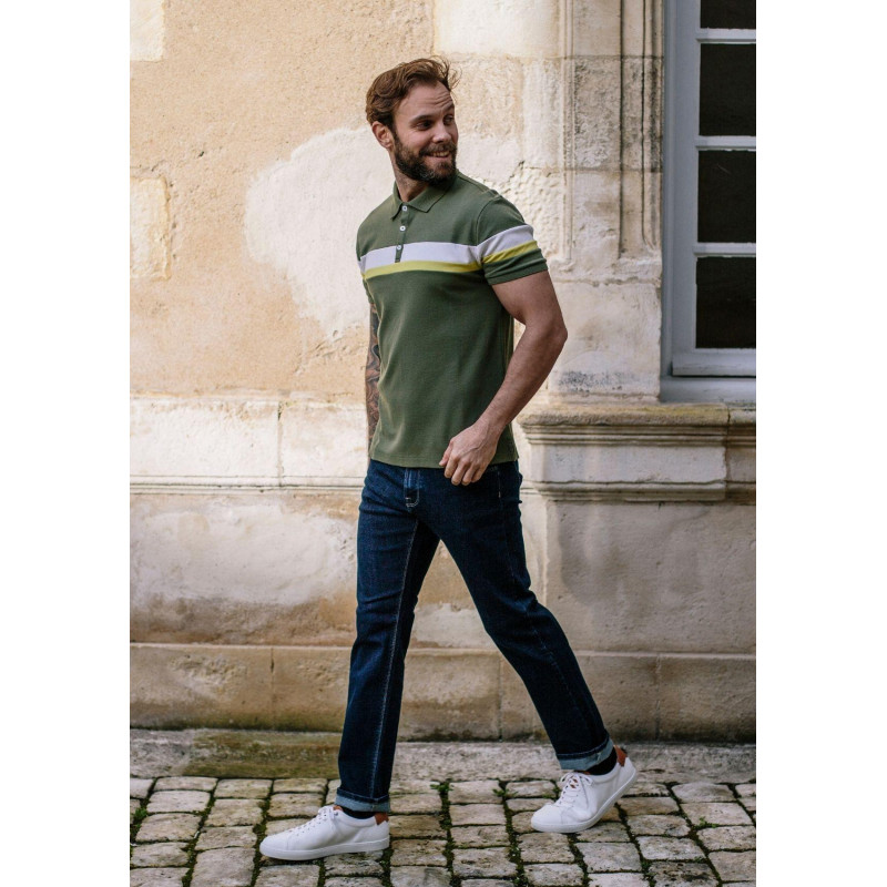 21pe-polo-homme-portrait-kaki-coton-bio-recyclé-3 21pe-polo-homme-portrait-kaki-coton-bio-recyclé-3