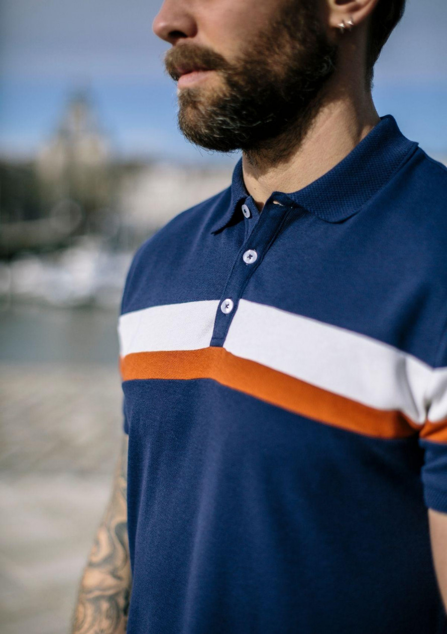 21pe-polo-homme-portrait-marine-coton-bio-recyclé-1