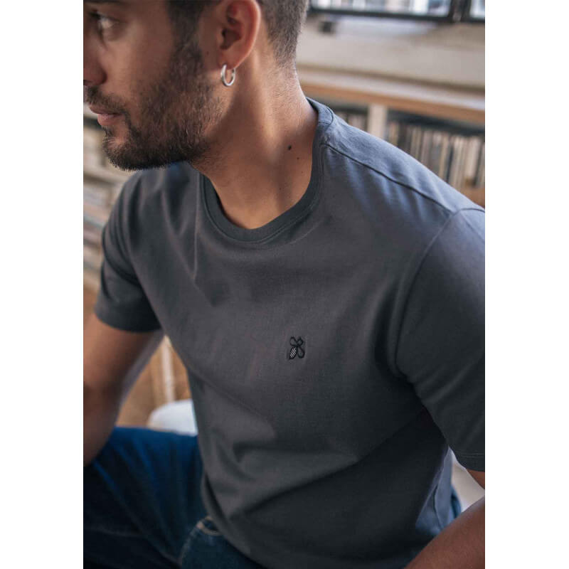 22ah-t-shirt-homme-essaim-anthracite-coton-bio-1 22ah-t-shirt-homme-essaim-anthracite-coton-bio-1