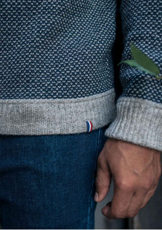 22ah-pull-homme-alentour-anthra-gris-marine-recycle-made-in-france-3
