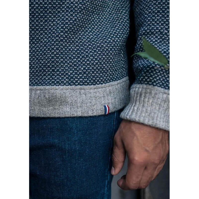 22ah-pull-homme-alentour-anthra-gris-marine-recycle-made-in-france-3 22ah-pull-homme-alentour-anthra-gris-marine-recycle-made-in-france-3