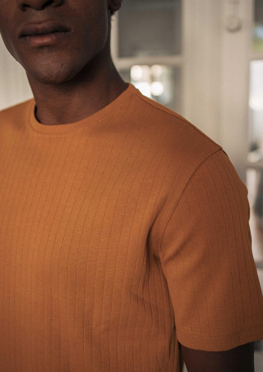 T-SHIRT MOUVEMENT OCRE