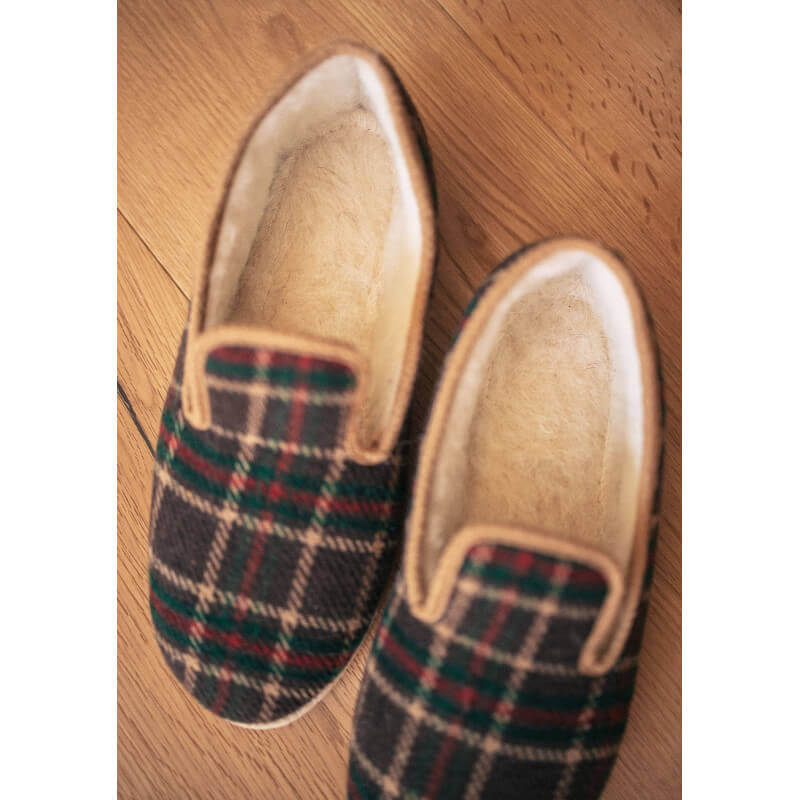 24ah-chausson-homme-martin-tartan-marron-recyclés-made-in-france-1 24ah-chausson-homme-martin-tartan-marron-recyclés-made-in-france-1