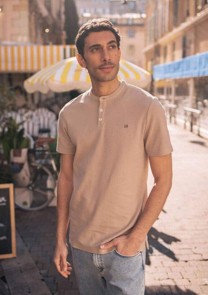 25pe-polo-homme-embleme-taupe-coton-bio-1