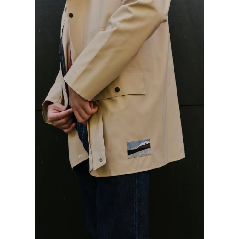 23pe-veste-imperméable-homme-averse-beige-made-in-france-2 23pe-veste-imperméable-homme-averse-beige-made-in-france-2