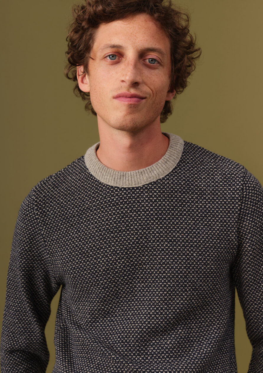 22ah-pull-homme-alentour-anthra-gris-marine-recycle-made-in-france-1