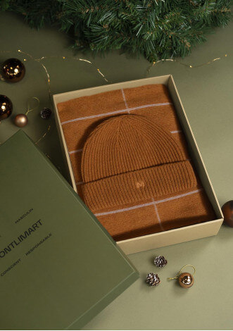 25ah-coffret-accessoires-echarpe-brit-bonnet-globe-made-in-france-laine-ocre