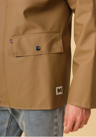 impermeable-homme-brume-camel-made-in-france-collection-printemps-ete-2026-3
