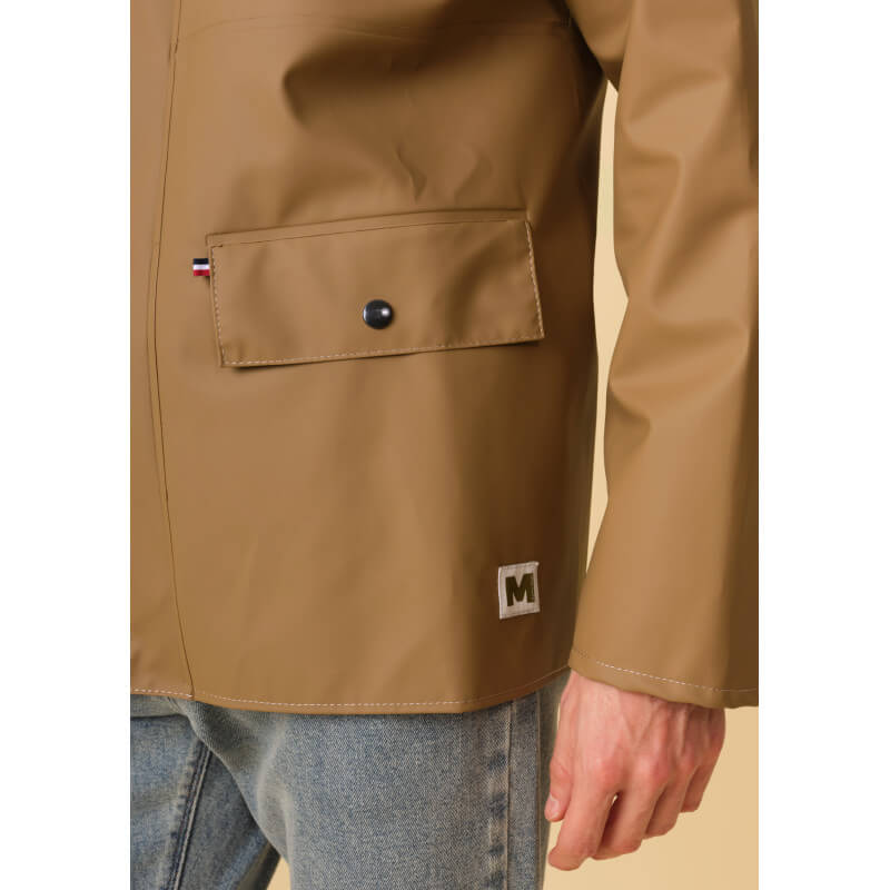 impermeable-homme-brume-camel-made-in-france-collection-printemps-ete-2026-3