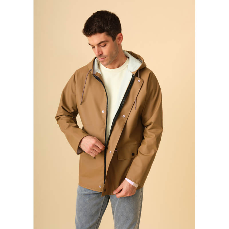 impermeable-homme-brume-camel-made-in-france-collection-printemps-ete-2026-5