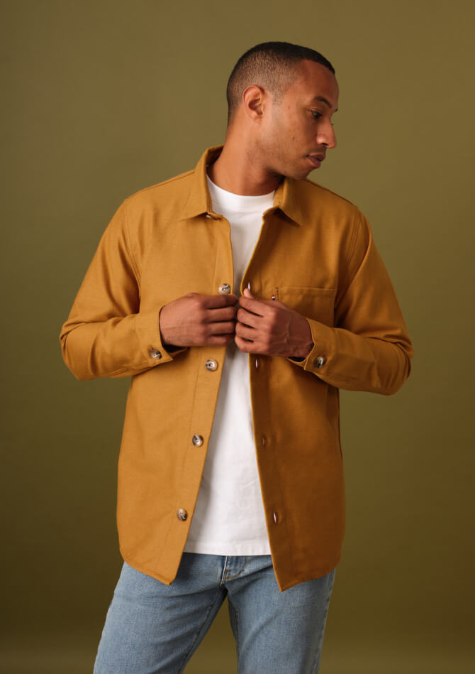 veste-homme-tradition-moutarde-made-in-france-collection-automne-hiver-2024-1