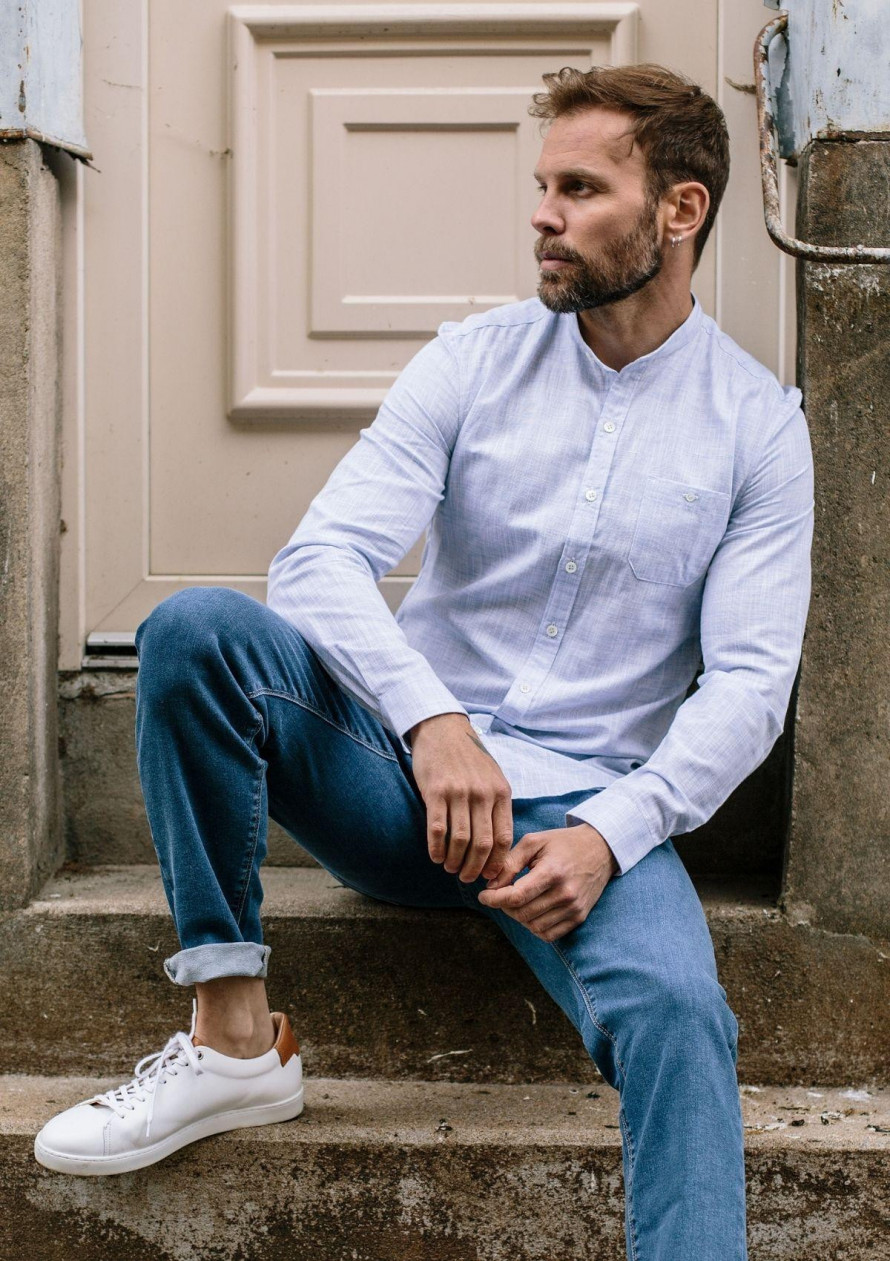 18pe-chemise-homme-bleu-ciel-en-lin-col-mao-montlilin-1