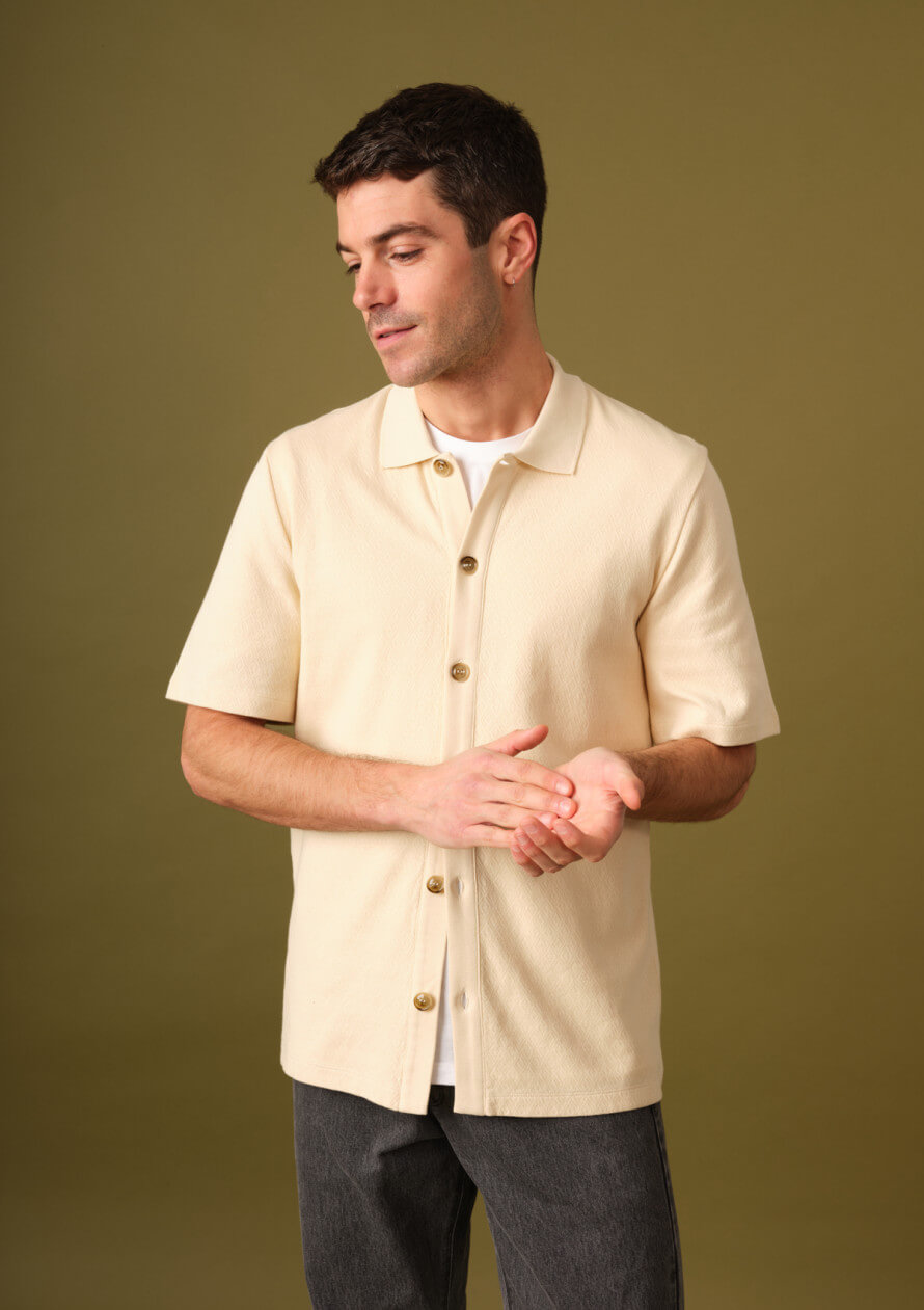 polo-homme-reveur-ecru-coton-collection-printemps-ete-2025-3