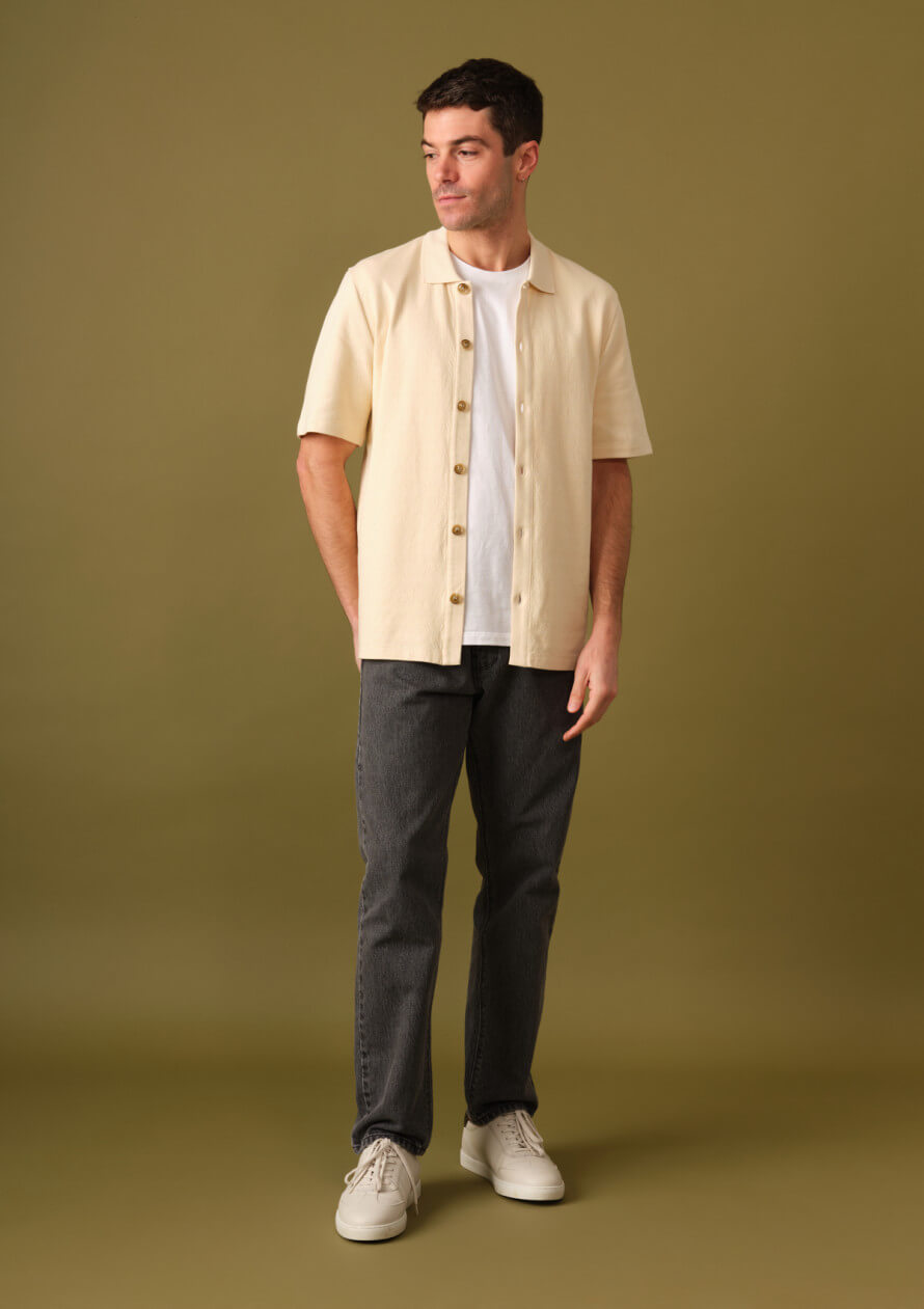 polo-homme-reveur-ecru-coton-collection-printemps-ete-2025-4