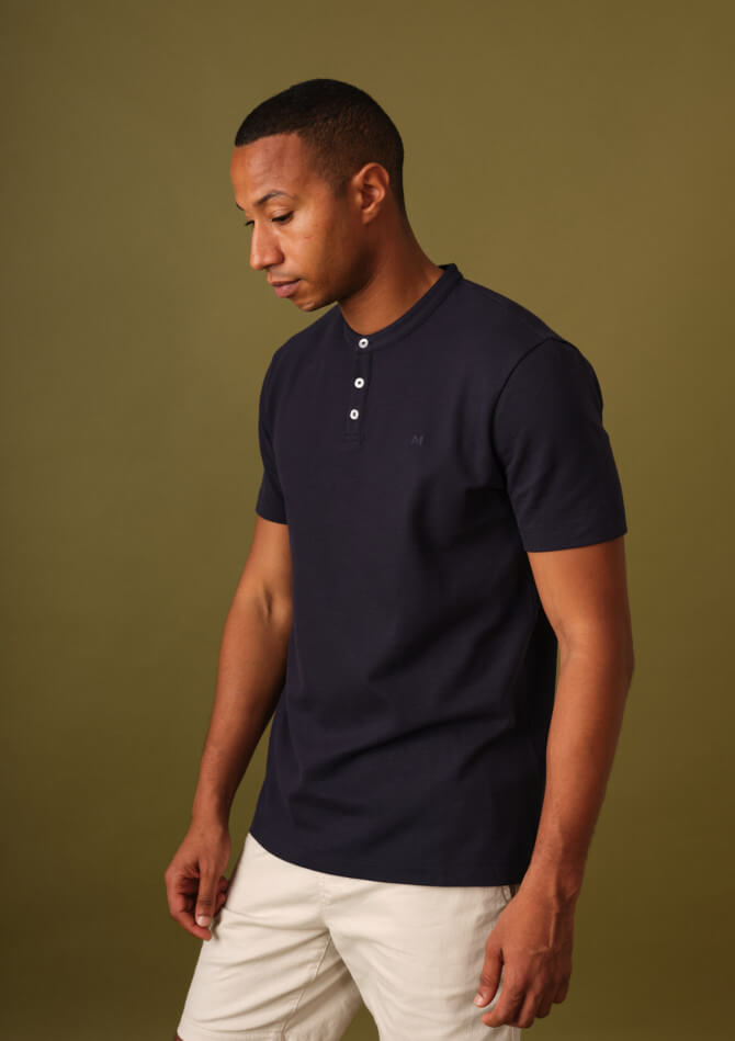 polo-homme-embleme-marine-coton-collection-printemps-ete-2026-1