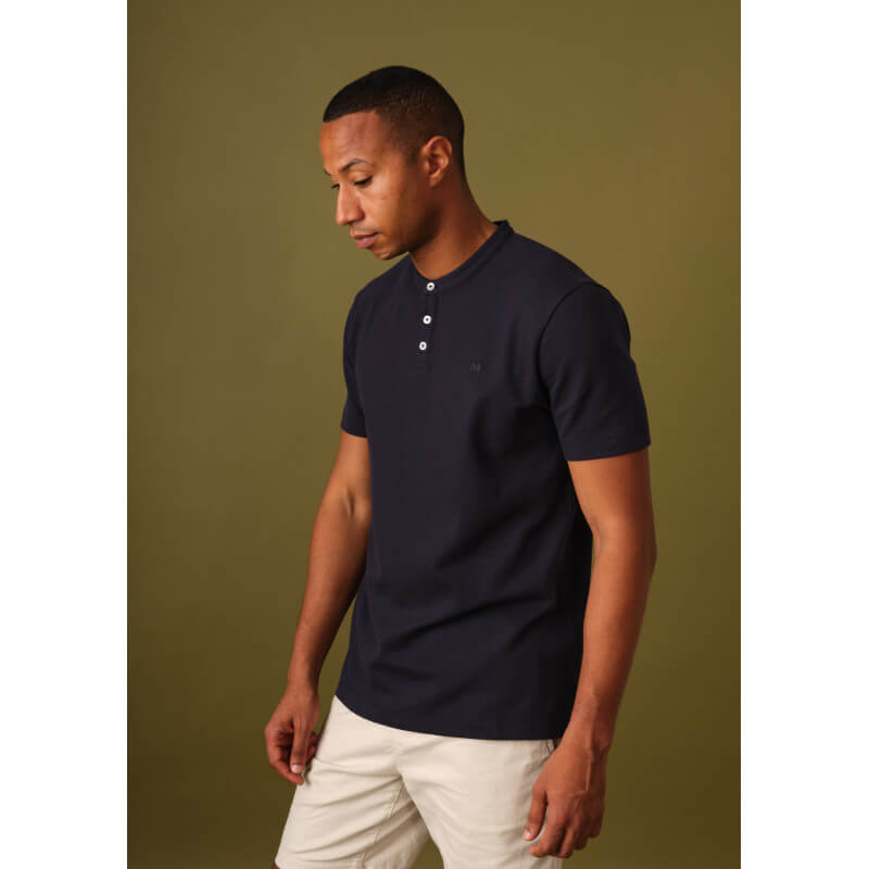 polo-homme-embleme-marine-coton-collection-printemps-ete-2026-1