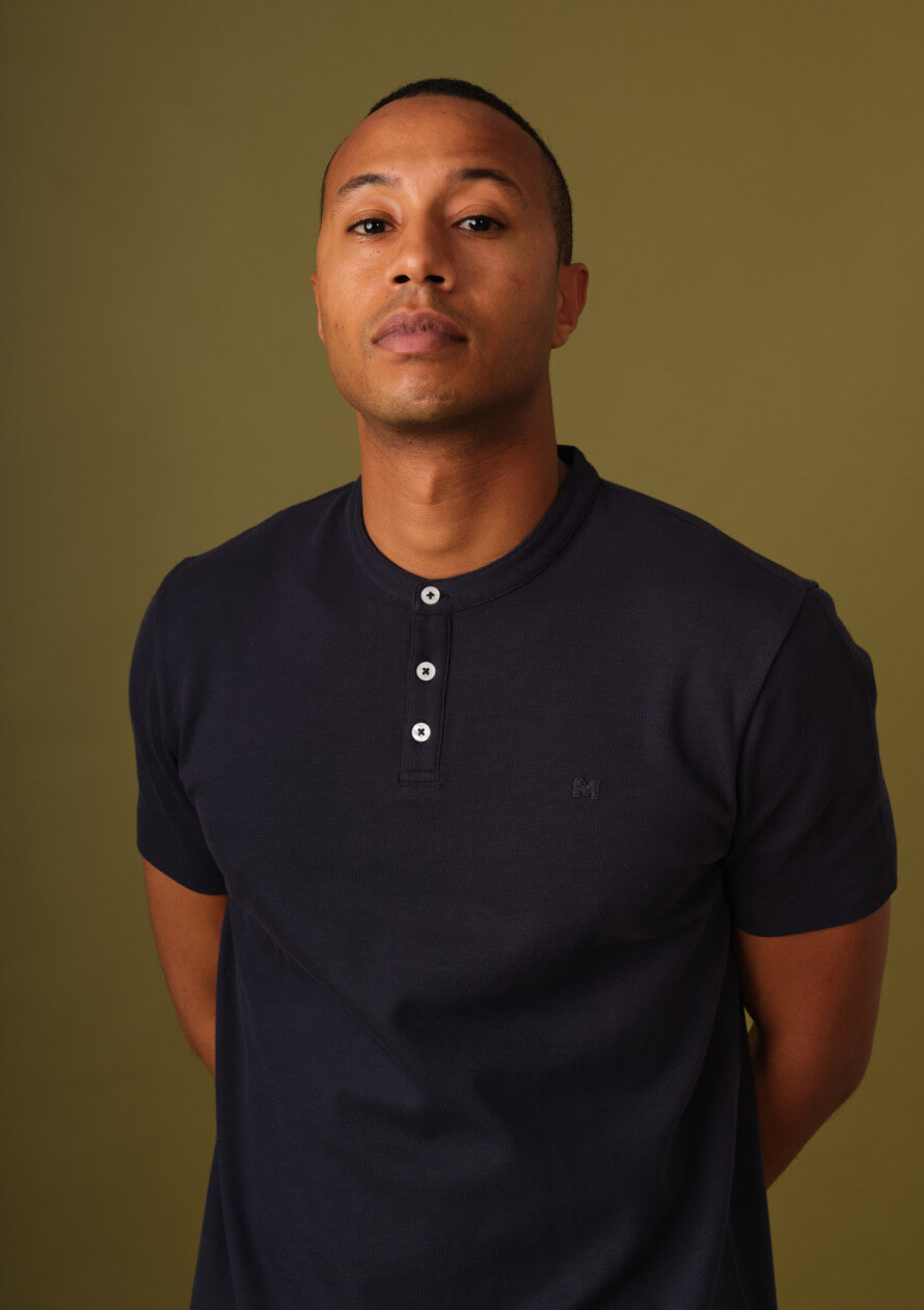 polo-homme-embleme-marine-coton-collection-printemps-ete-2026-2