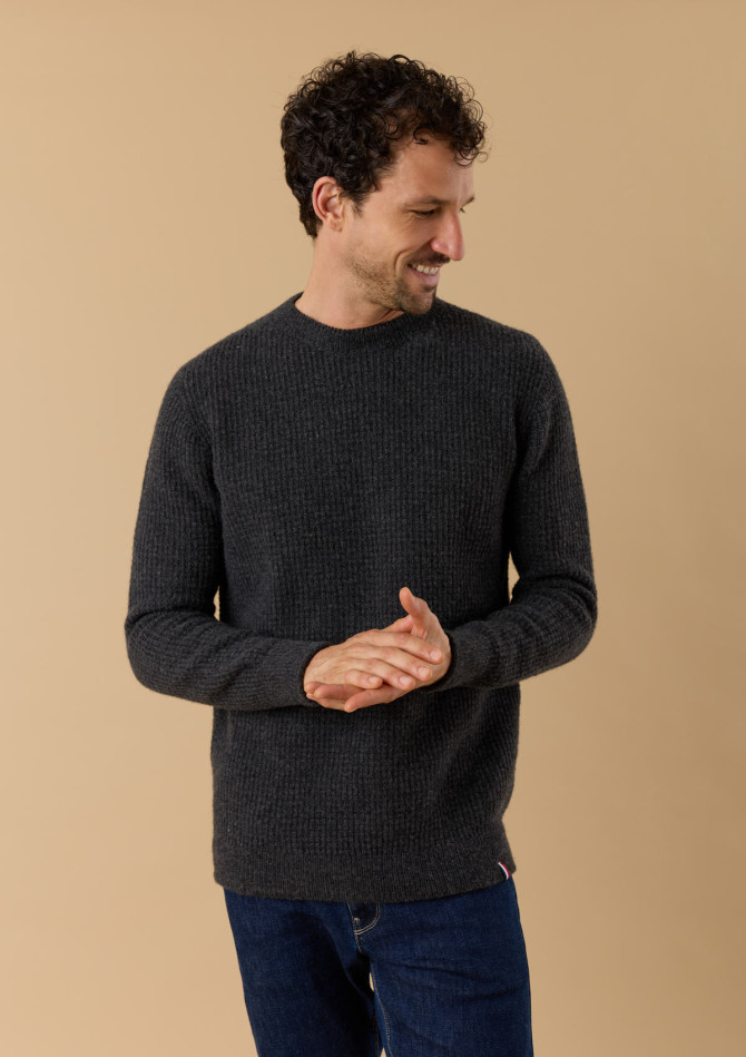 pull-homme-origine-anthracite-made-in-france-collection-automne-hiver-2026-1