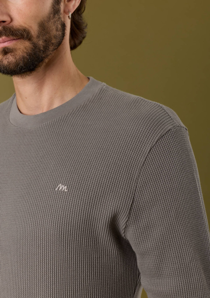 t-shirt-homme-symbole-gris-clair-coton-biologique-collection-automne-hiver-2026-1