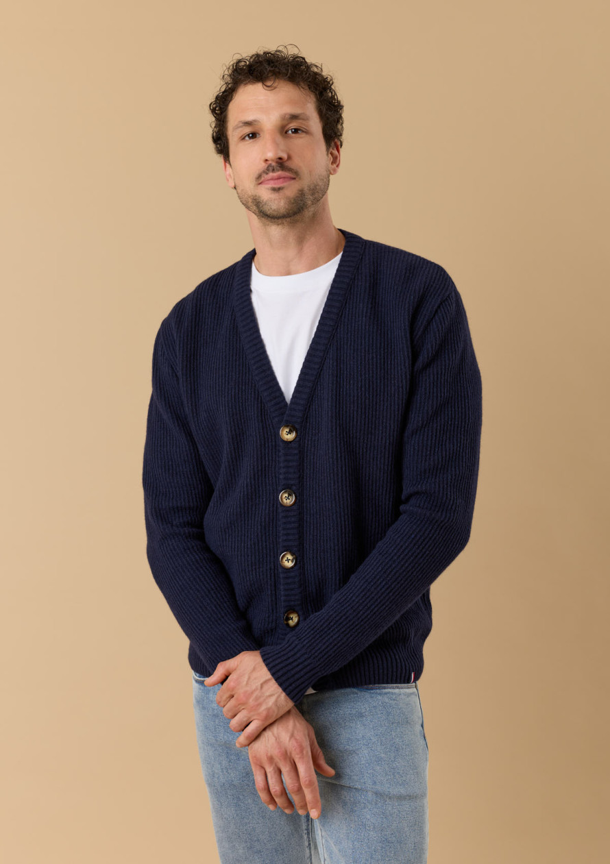 gilet-homme-nostalgie-bleu-marine-made-in-france-collection-automne-hiver-2026-3