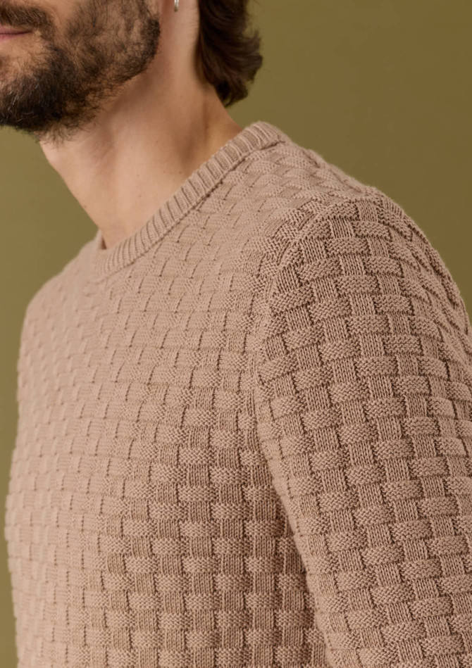 pull-homme-damier-taupe-coton-biologique-collection-automne-hiver-2026-1