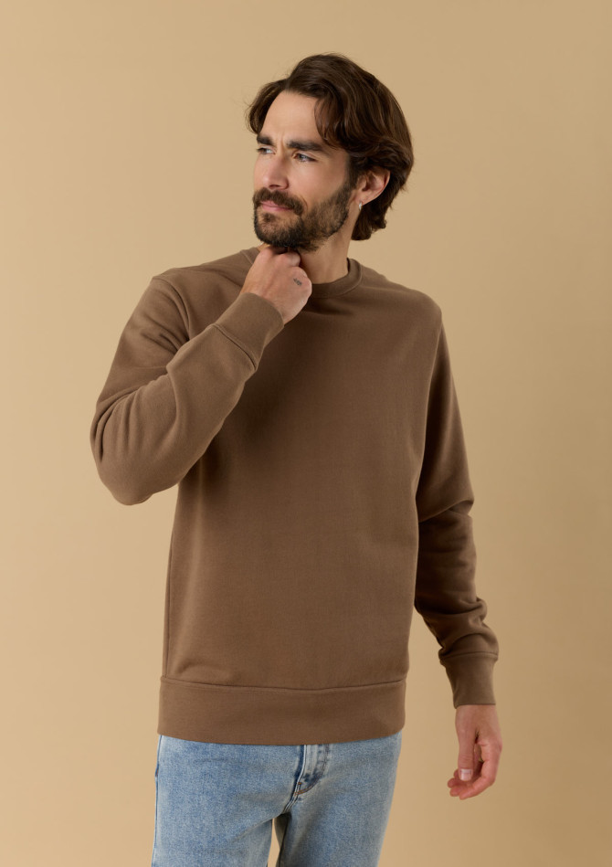 sweat-homme-gravure-marron-coton-biologique-collection-automne-hiver-2026-1