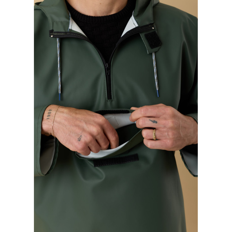 impermeable-homme-goutte-kaki-made-in-france-collection-automne-hiver-2026-4