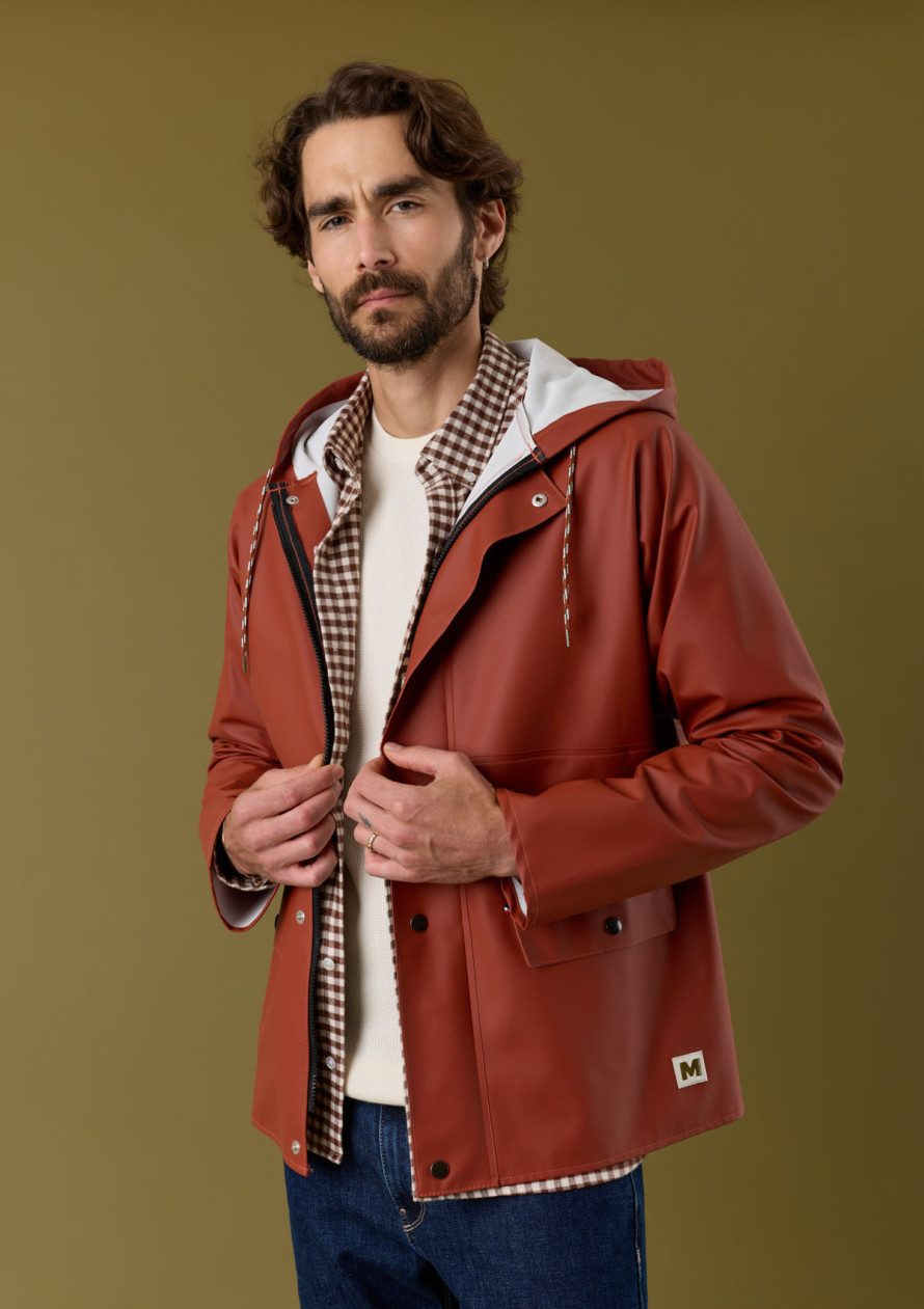 impermeable-homme-brume-terracota-made-in-france-collection-automne-hiver-2026-1