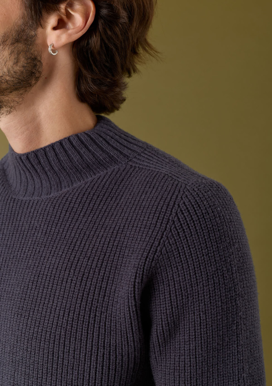 pull-homme-saison-anthracite-made-in-france-collection-automne-hiver-2026-3
