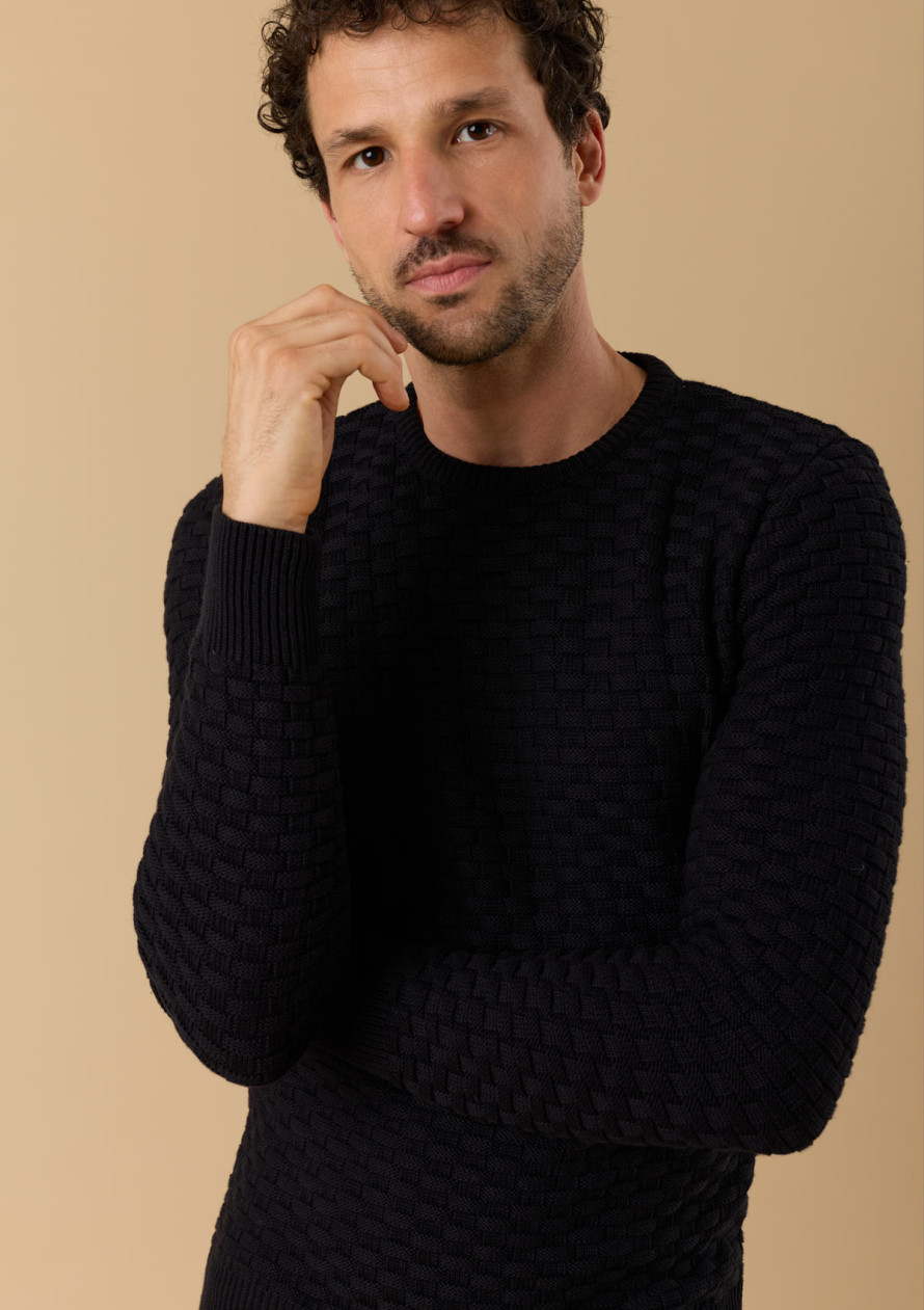 pull-homme-damier-noir-coton-biologique-collection-automne-hiver-2026-3
