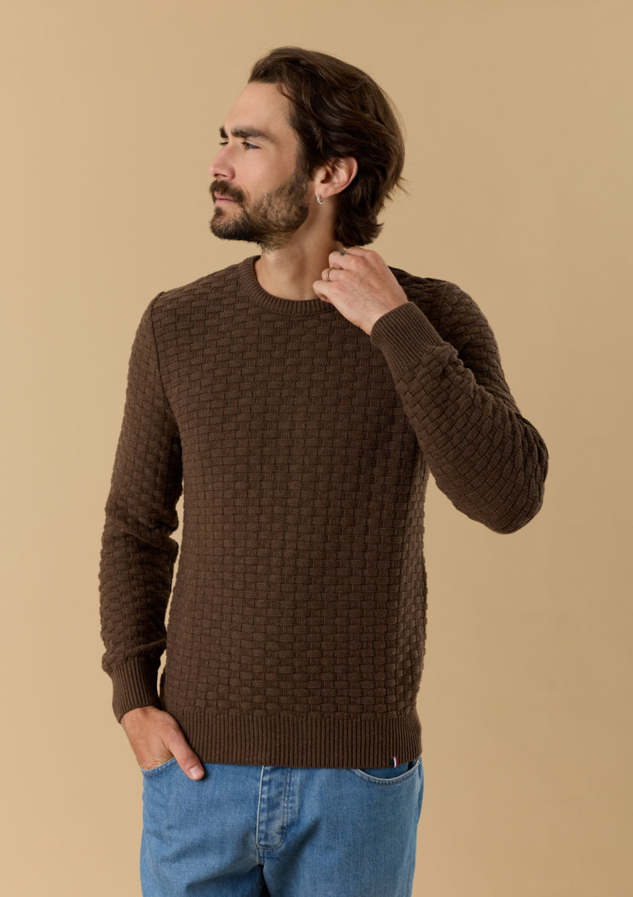pull-homme-damier-marron-coton-biologique-collection-automne-hiver-2026-5