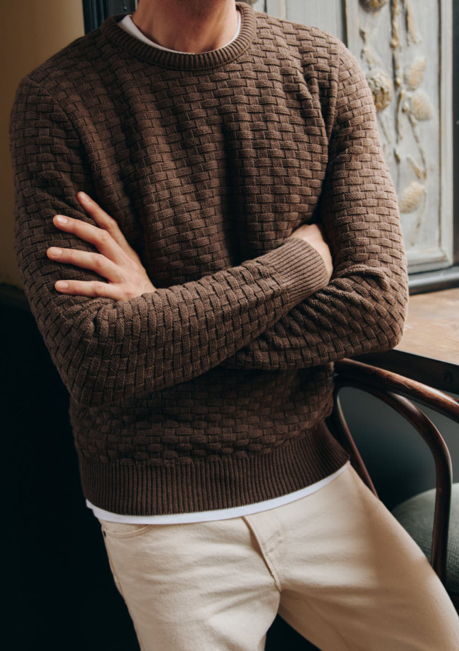 pull-homme-damier-marron-coton-biologique-collection-automne-hiver-2026-5