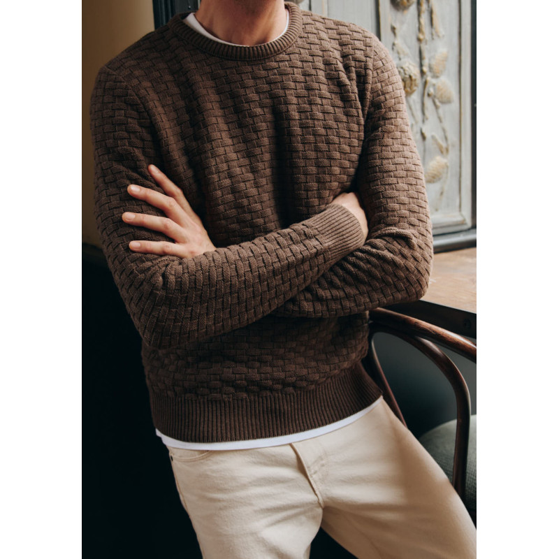 pull-homme-damier-marron-coton-biologique-collection-automne-hiver-2026-5