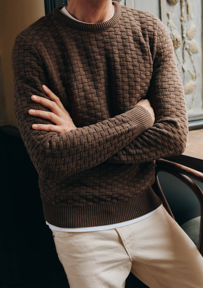 pull-homme-damier-marron-coton-biologique-collection-automne-hiver-2026-1