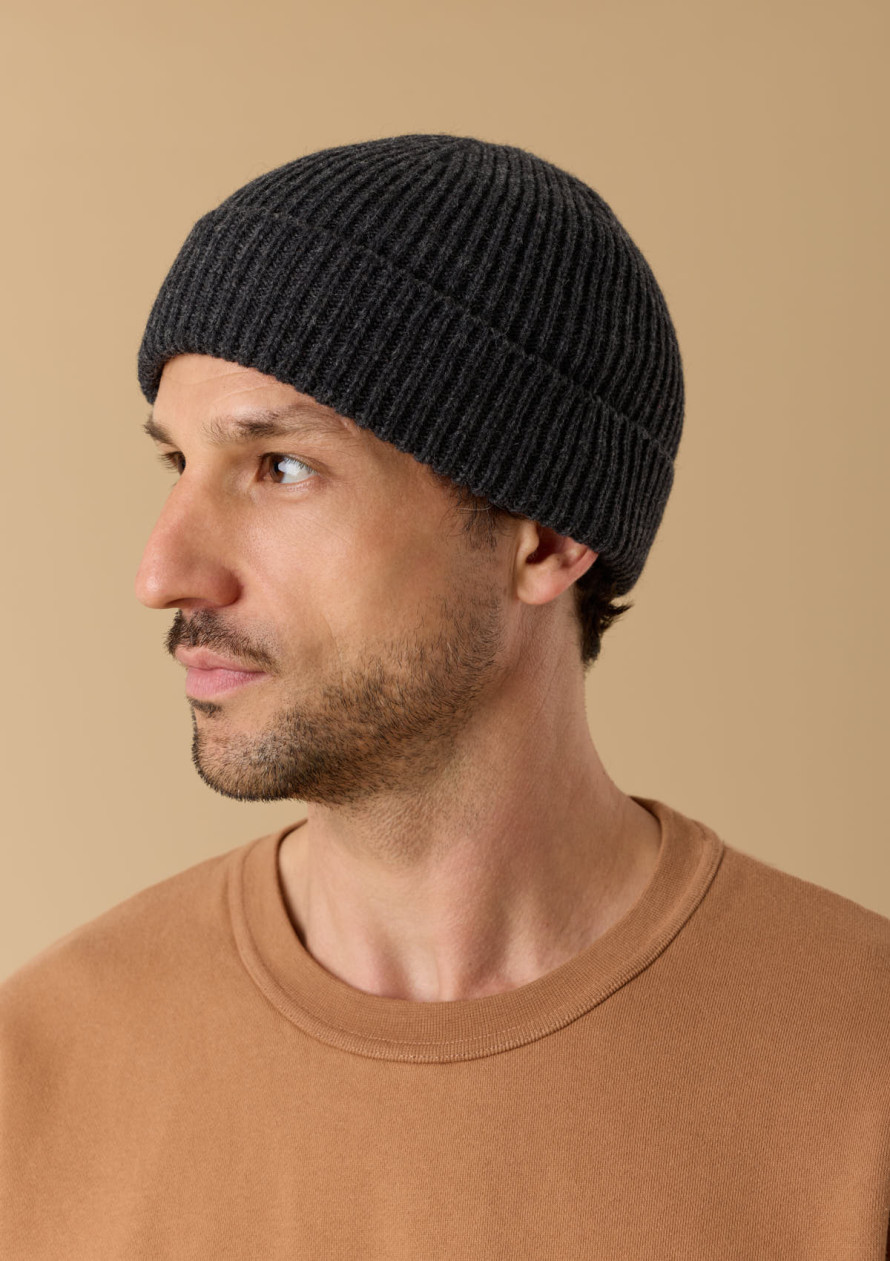 bonnet-homme-prapoutel-anthracite-made-in-france-collection-automne-hiver-2026-1