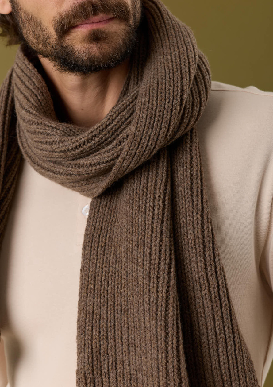 echarpe-homme-chanterelle-marron-laine-collection-automne-hiver-2026-3