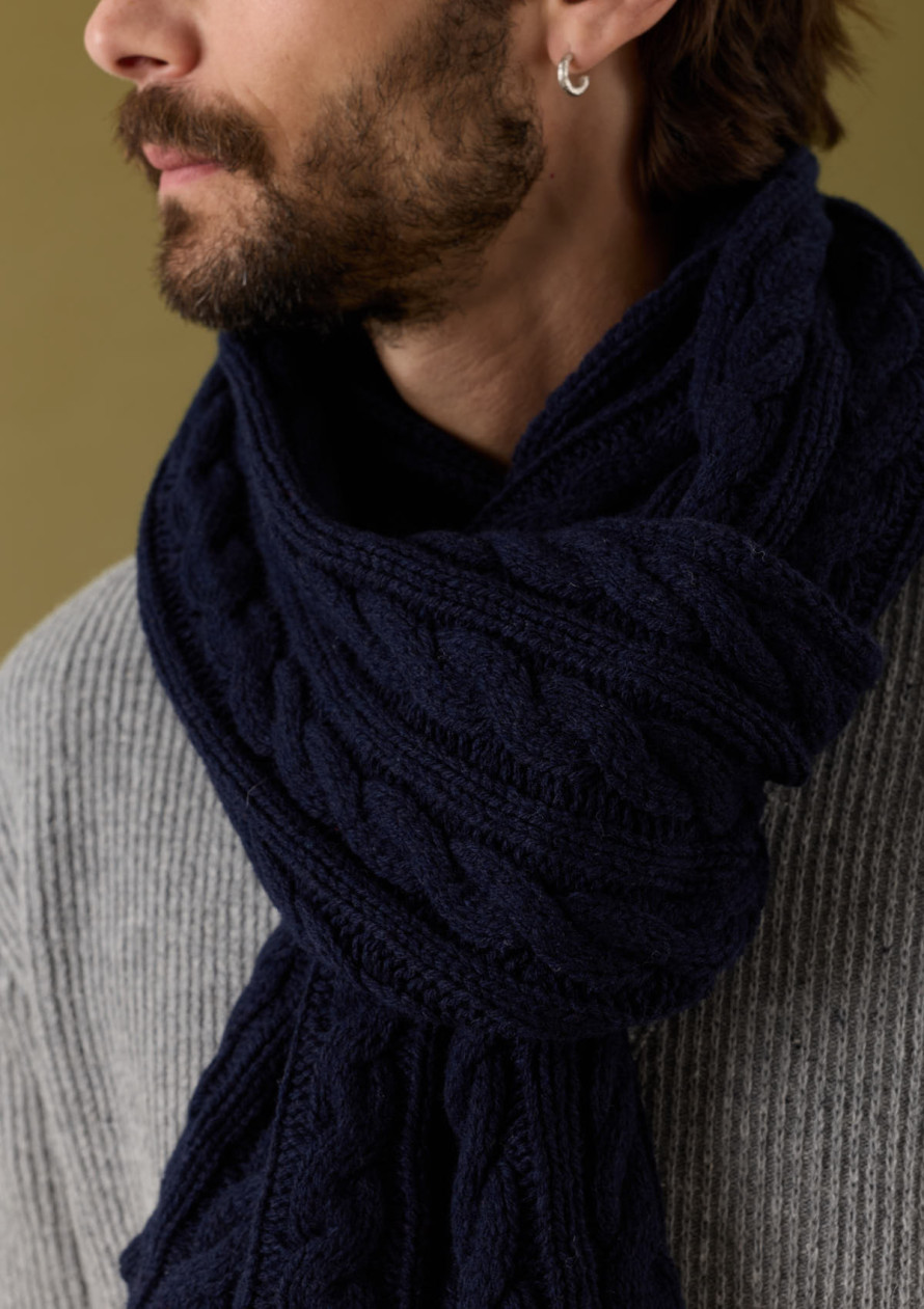 echarpe-homme-torsade-bleu-marine-made-in-france-collection-automne-hiver-2026-1